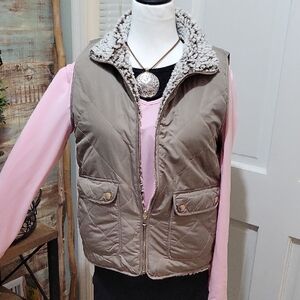 Thread & Supply Women's Quilted Vest with Sherpa Lining - Olive Green Gray Sz M